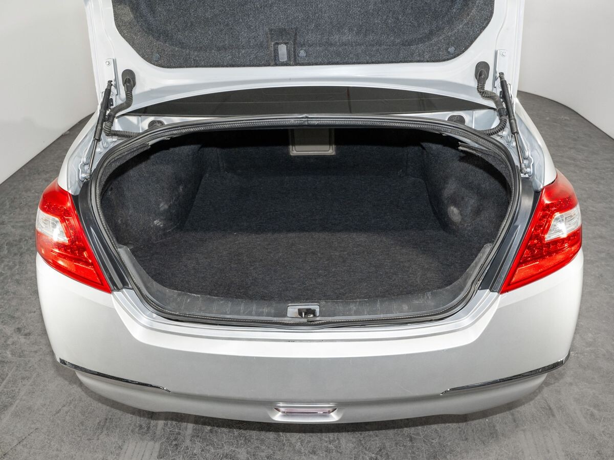 Nissan Teana 2010 - фото автомобиля