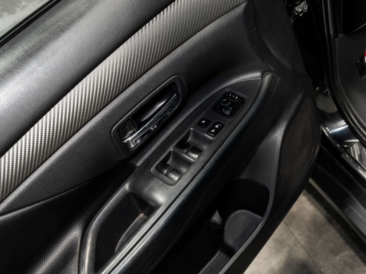 Mitsubishi Outlander 2012 - фото автомобиля