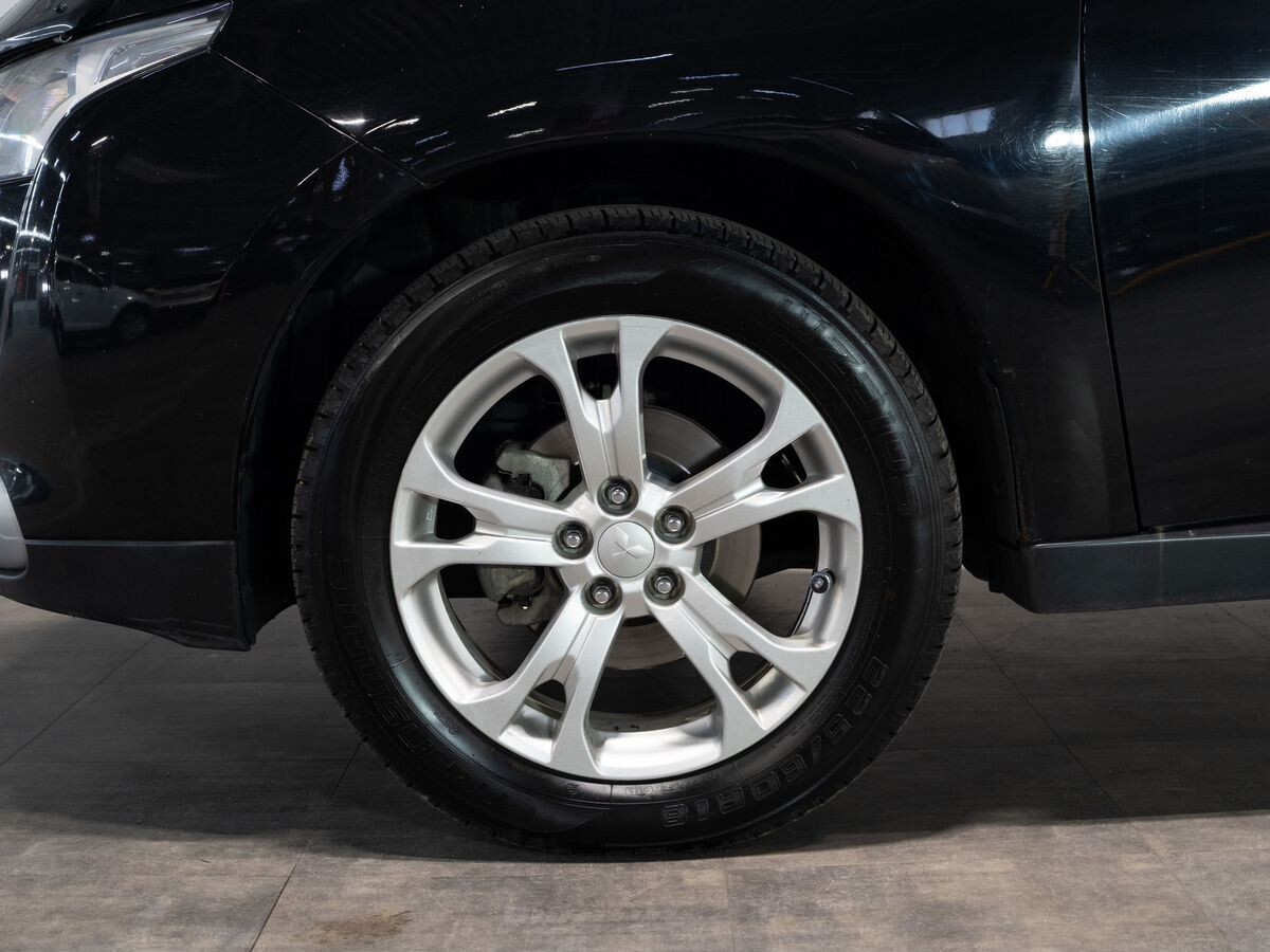 Mitsubishi Outlander 2012 - фото автомобиля