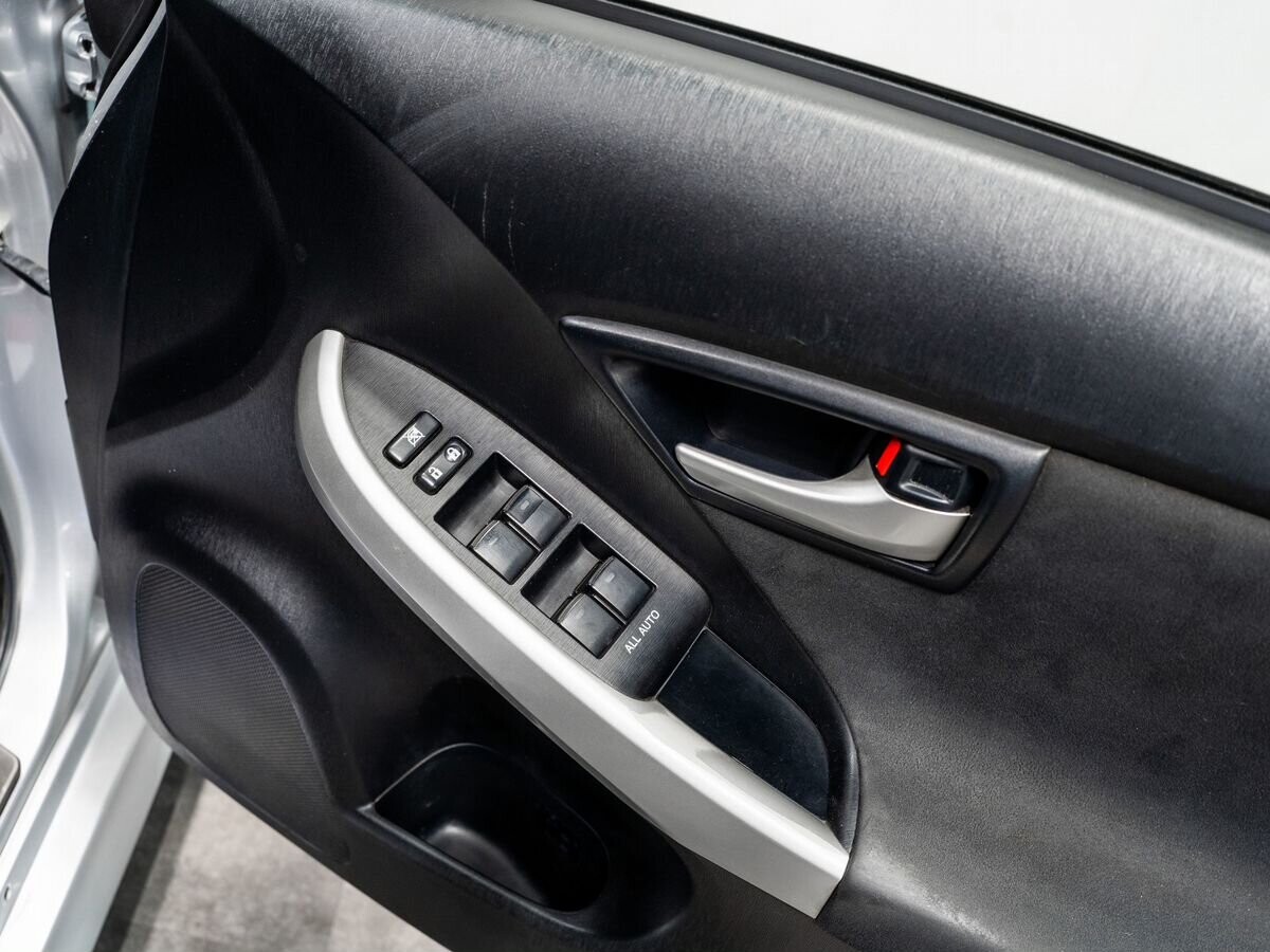 Toyota Prius 2012 - фото автомобиля
