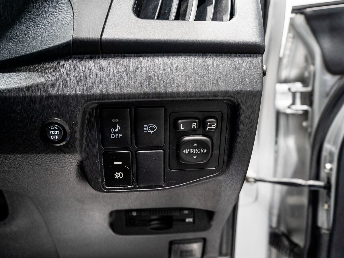 Toyota Prius 2012 - фото автомобиля
