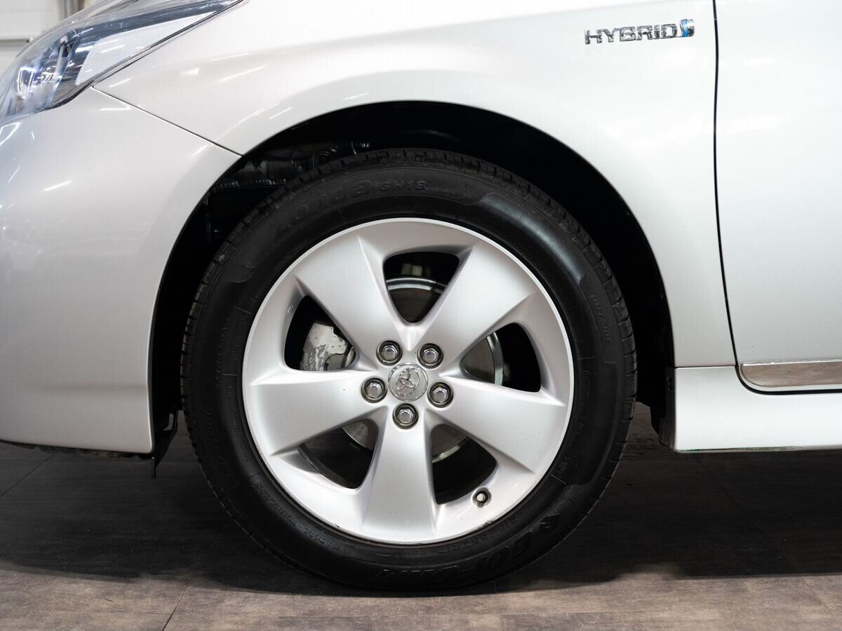 Toyota Prius 2012 - фото автомобиля