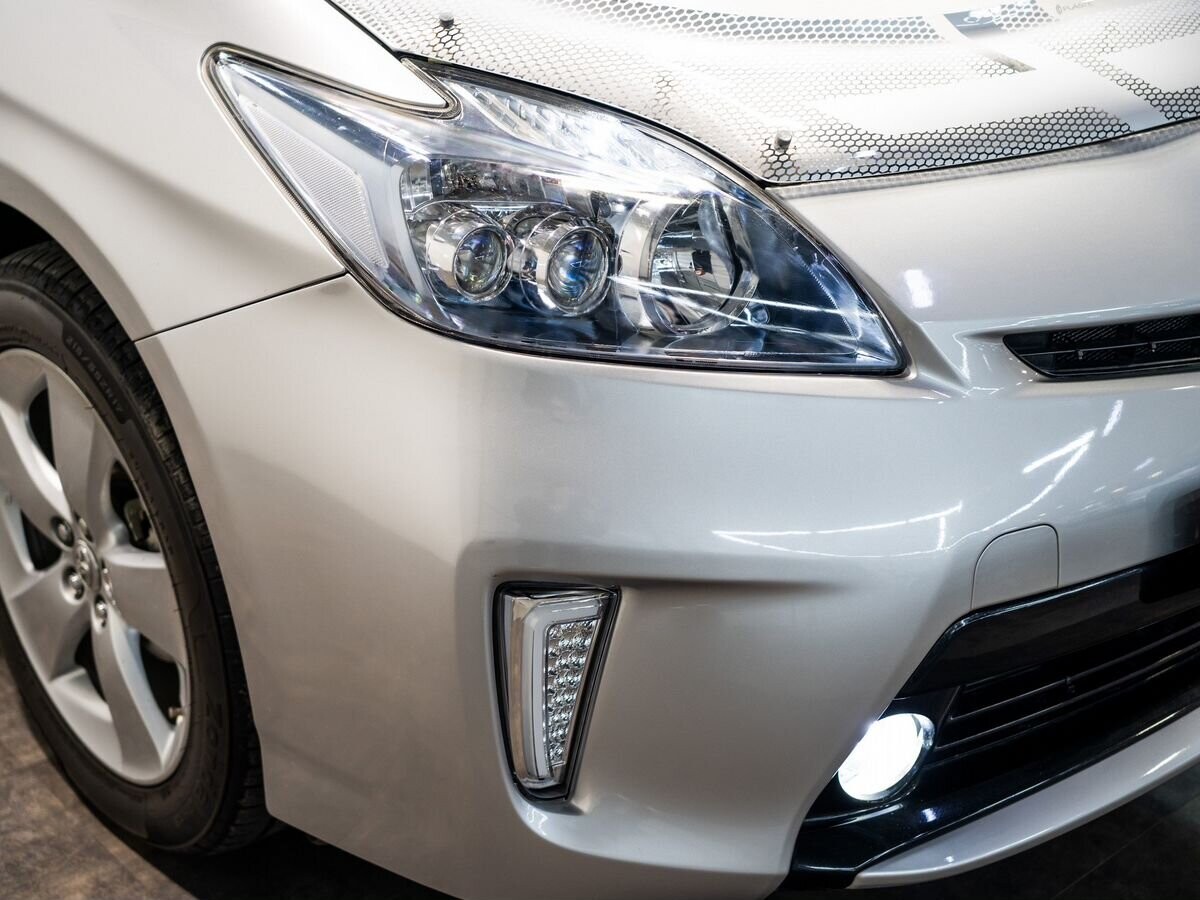 Toyota Prius 2012 - фото автомобиля