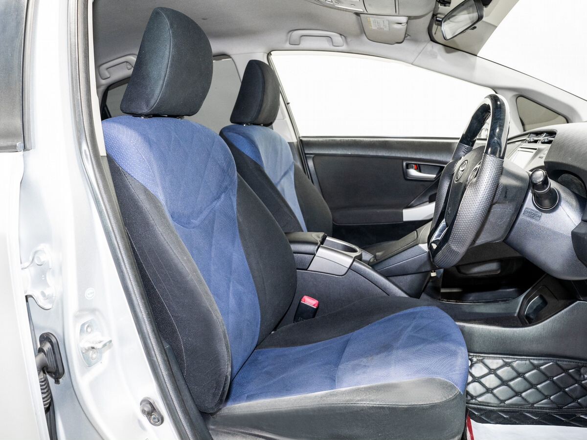 Toyota Prius 2012 - фото автомобиля
