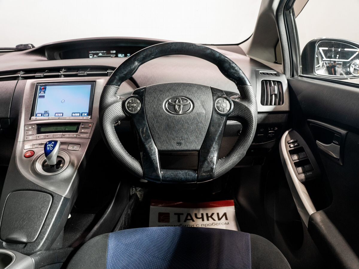 Toyota Prius 2012 - фото автомобиля