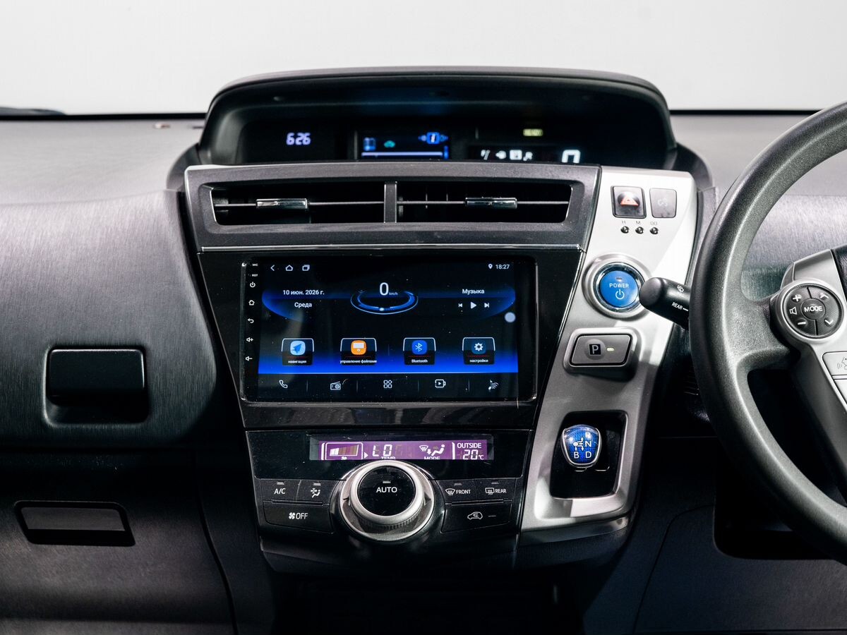 Toyota Prius Alpha 2015 - фото автомобиля