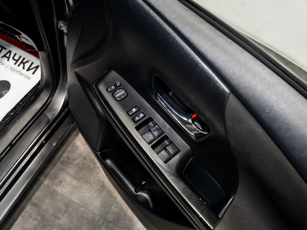 Toyota Prius Alpha 2015 - фото автомобиля