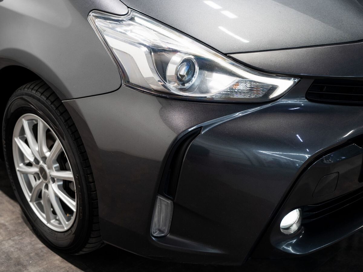 Toyota Prius Alpha 2015 - фото автомобиля