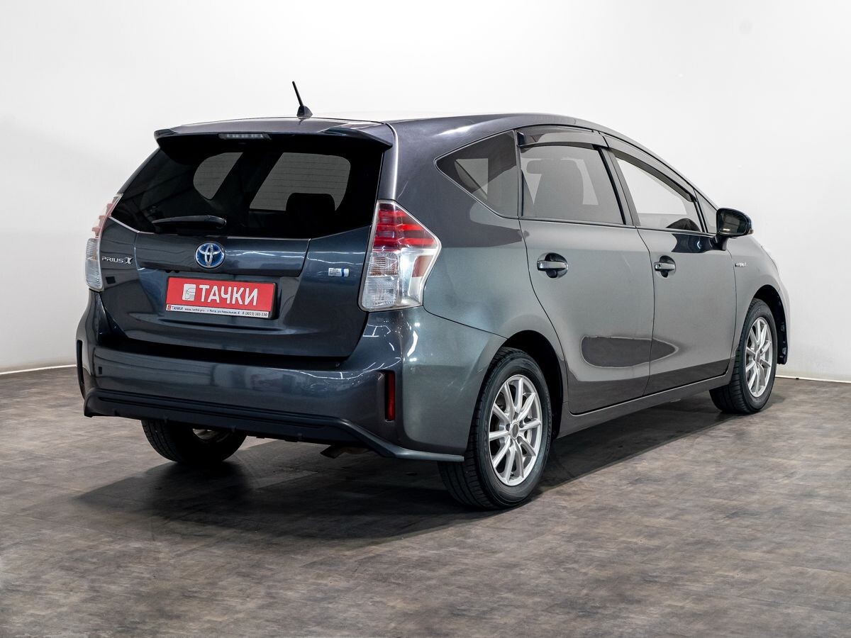 Toyota Prius Alpha 2015 - фото автомобиля
