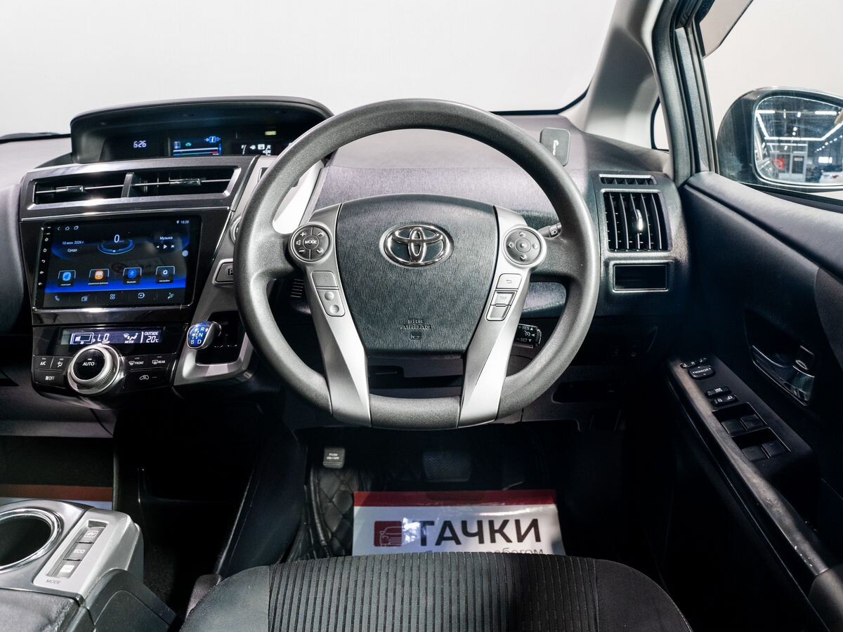 Toyota Prius Alpha 2015 - фото автомобиля