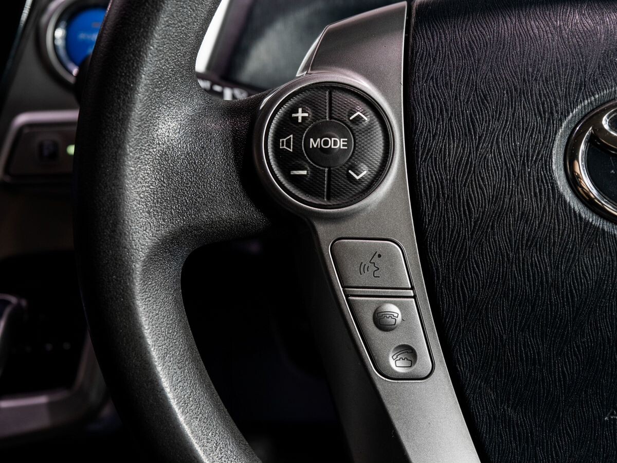 Toyota Prius Alpha 2015 - фото автомобиля