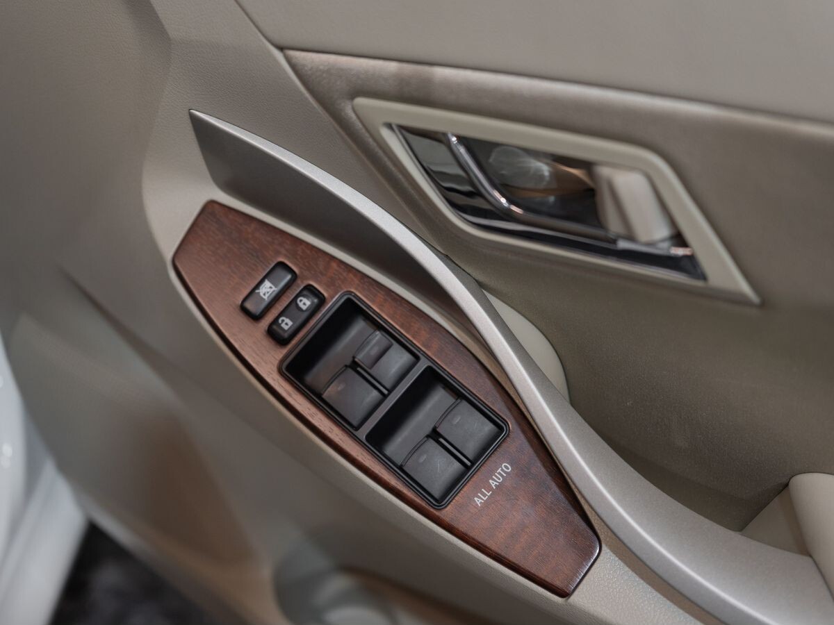 Toyota Premio 2012 - фото автомобиля