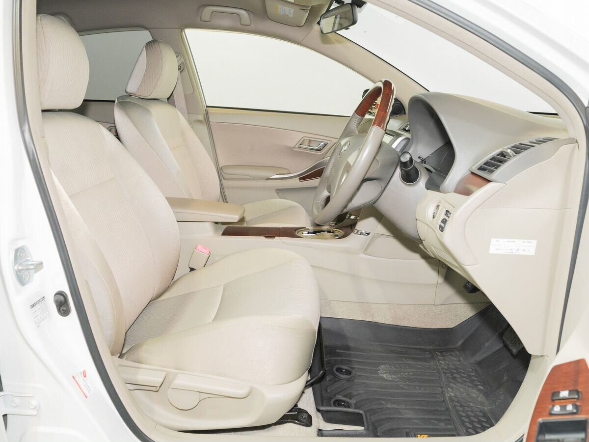 Toyota Premio 2012 - фото автомобиля