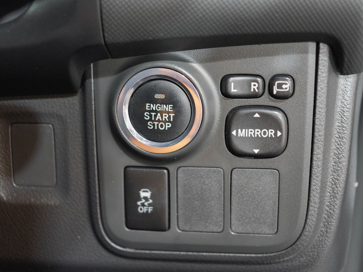 Toyota Wish 2009 - фото автомобиля