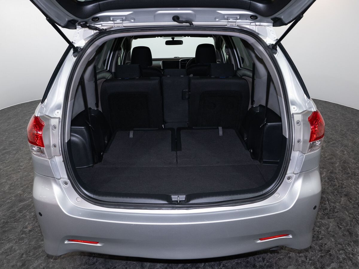 Toyota Wish 2009 - фото автомобиля
