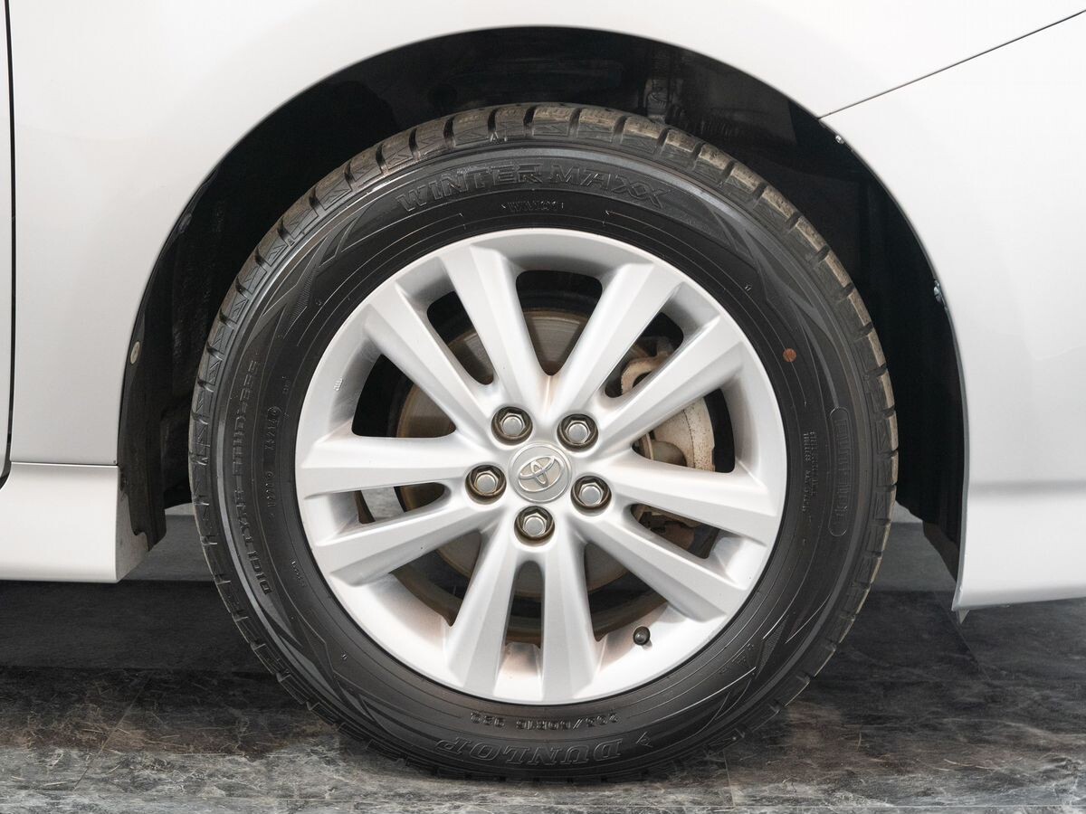 Toyota Wish 2009 - фото автомобиля