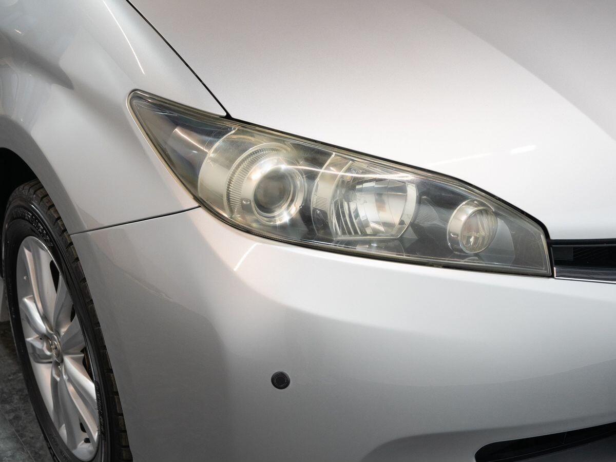 Toyota Wish 2009 - фото автомобиля