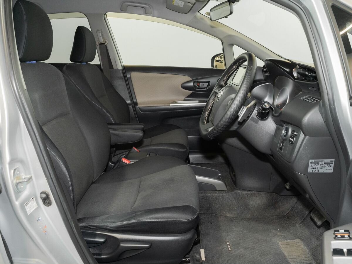 Toyota Wish 2009 - фото автомобиля