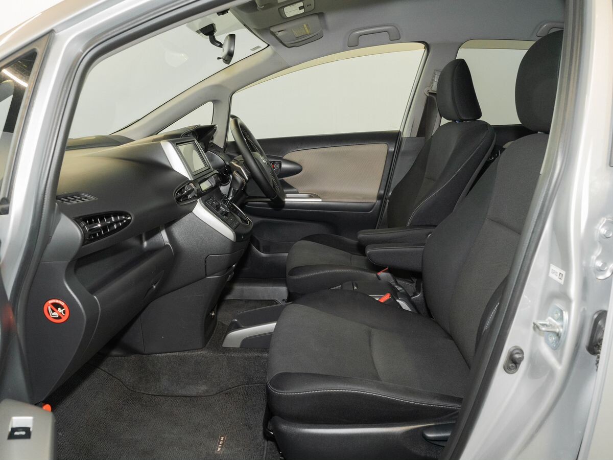 Toyota Wish 2009 - фото автомобиля