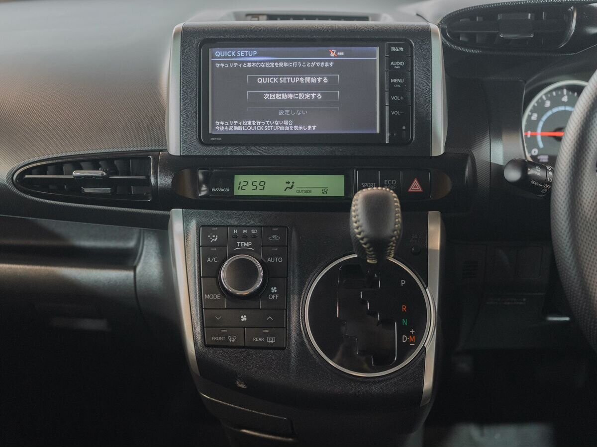 Toyota Wish 2009 - фото автомобиля
