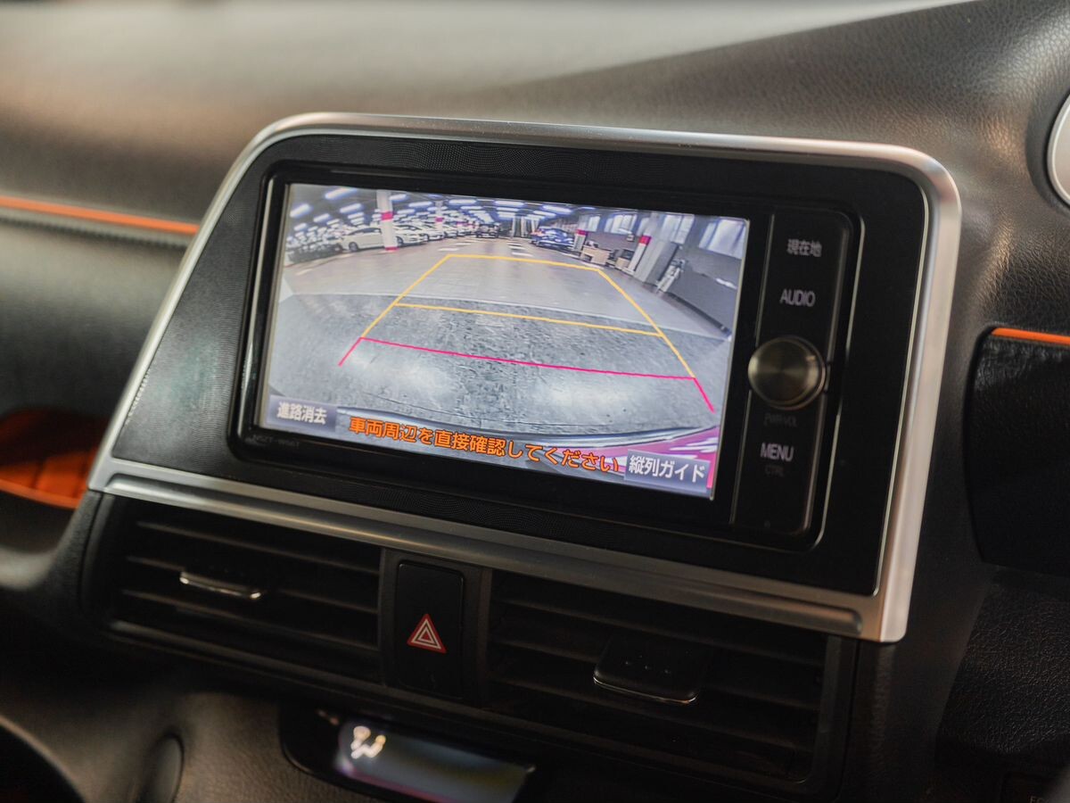 Toyota Sienta 2017 - фото автомобиля