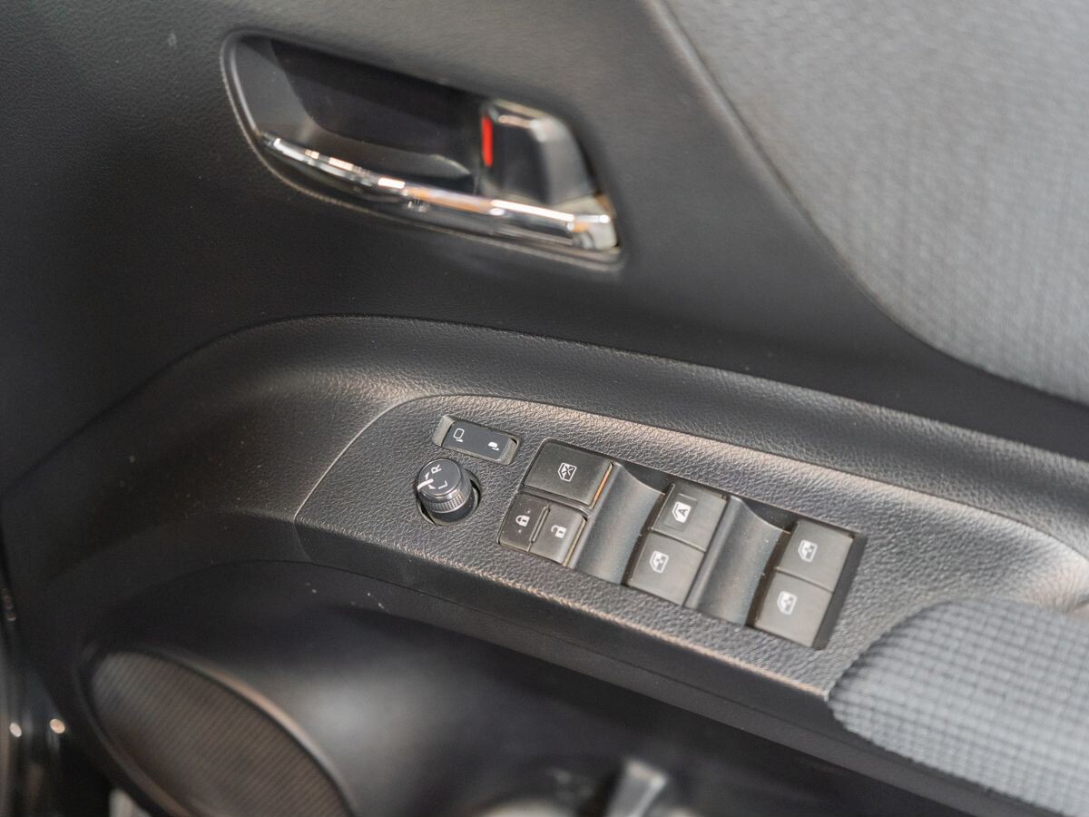 Toyota Sienta 2017 - фото автомобиля