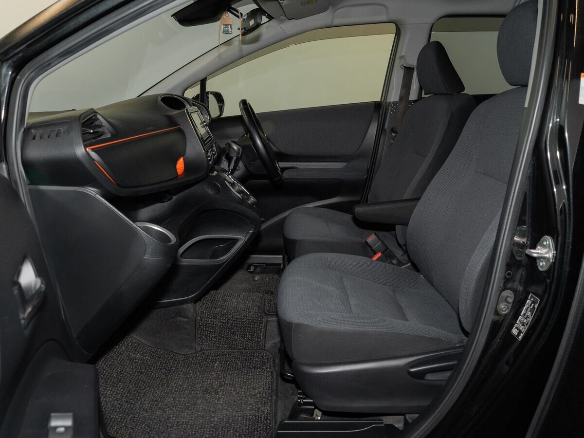 Toyota Sienta 2017 - фото автомобиля