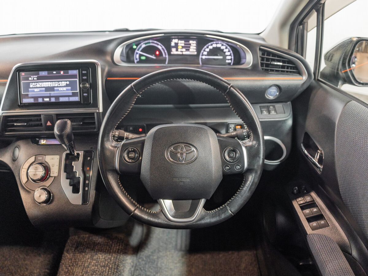 Toyota Sienta 2017 - фото автомобиля
