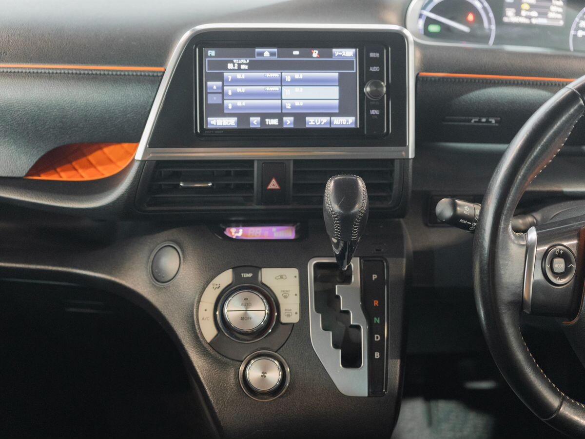 Toyota Sienta 2017 - фото автомобиля