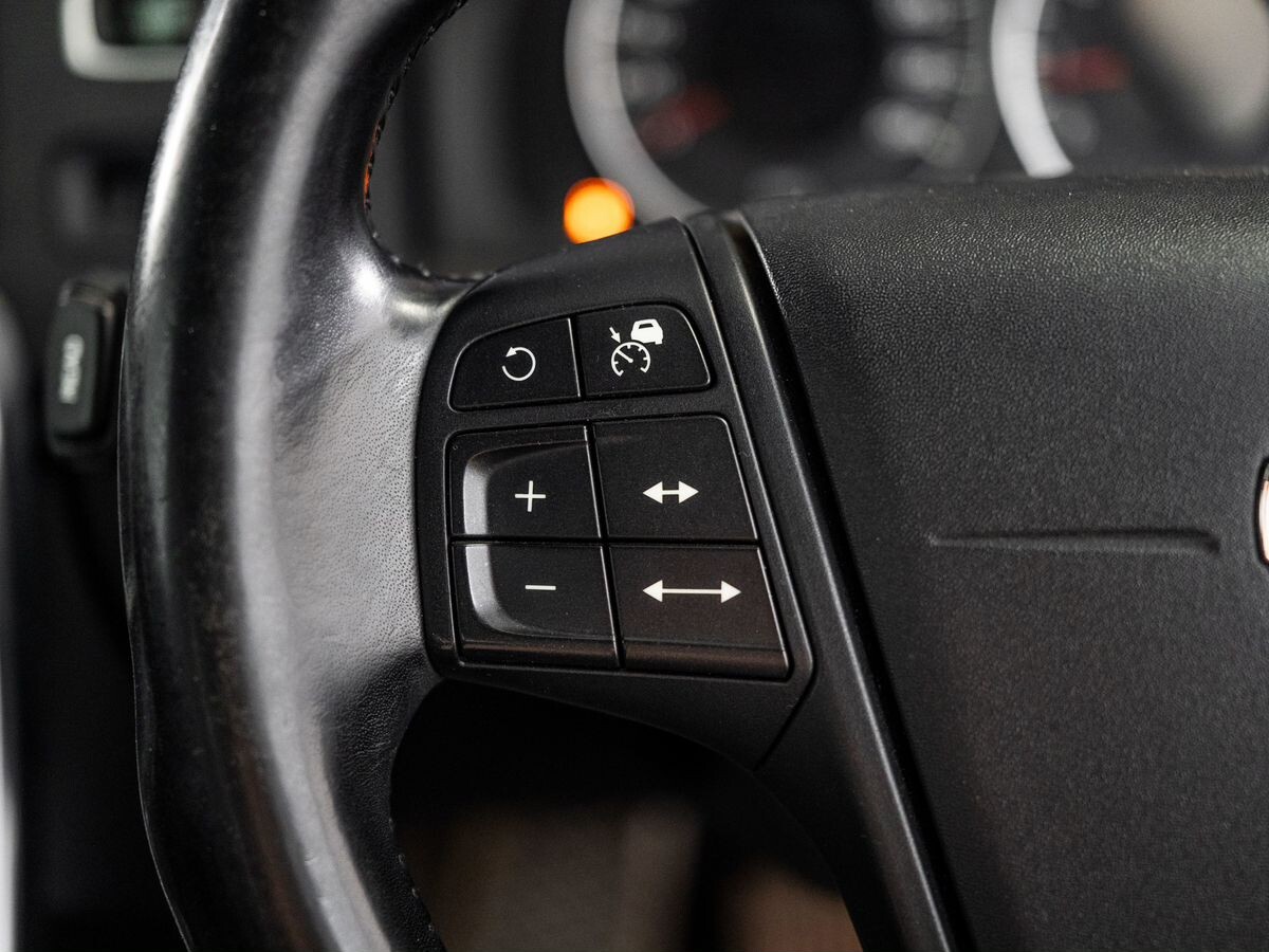 Volvo V60 2012 - фото автомобиля