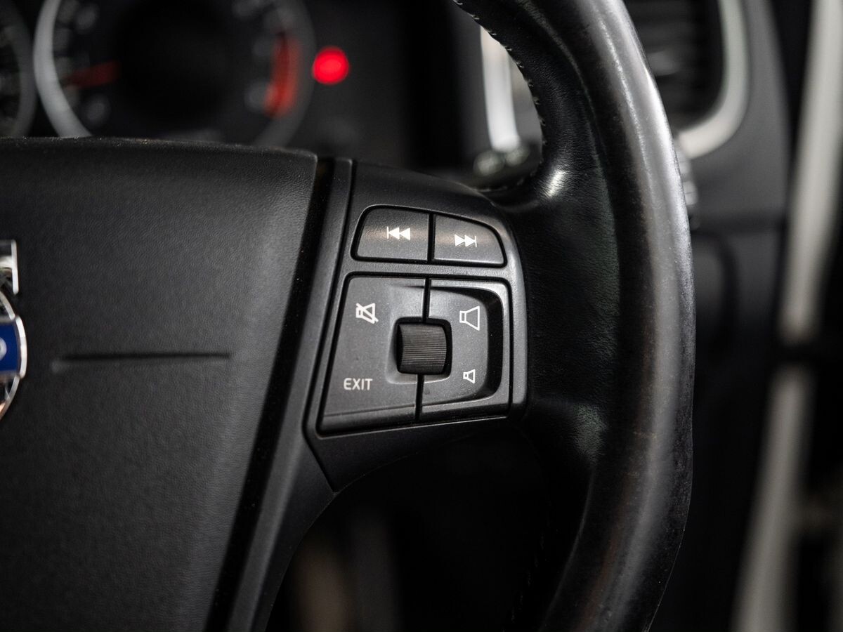 Volvo V60 2012 - фото автомобиля