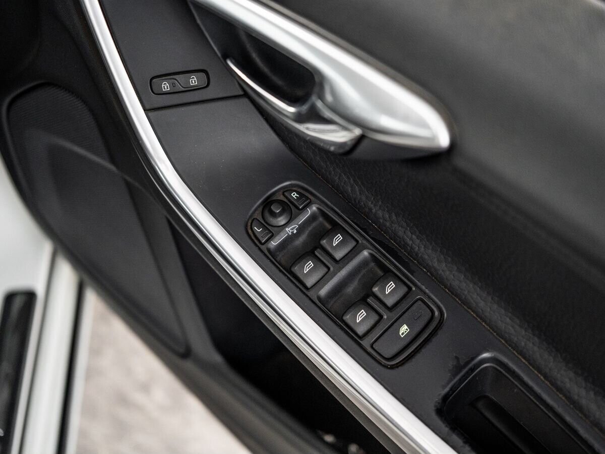 Volvo V60 2012 - фото автомобиля