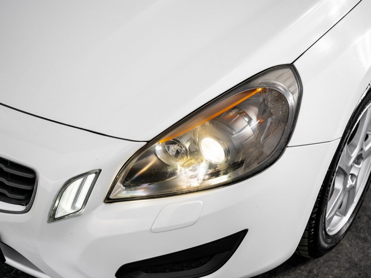 Volvo V60 2012 - фото автомобиля