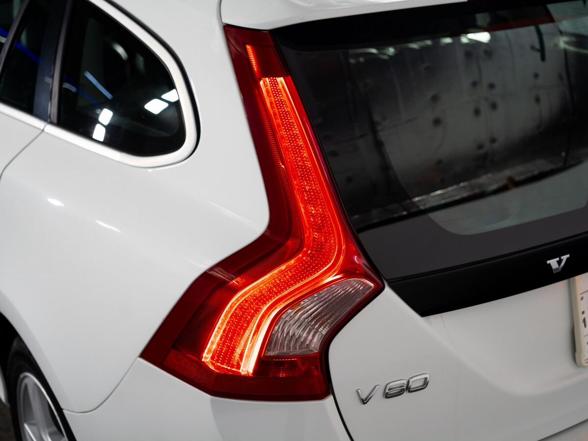 Volvo V60 2012 - фото автомобиля