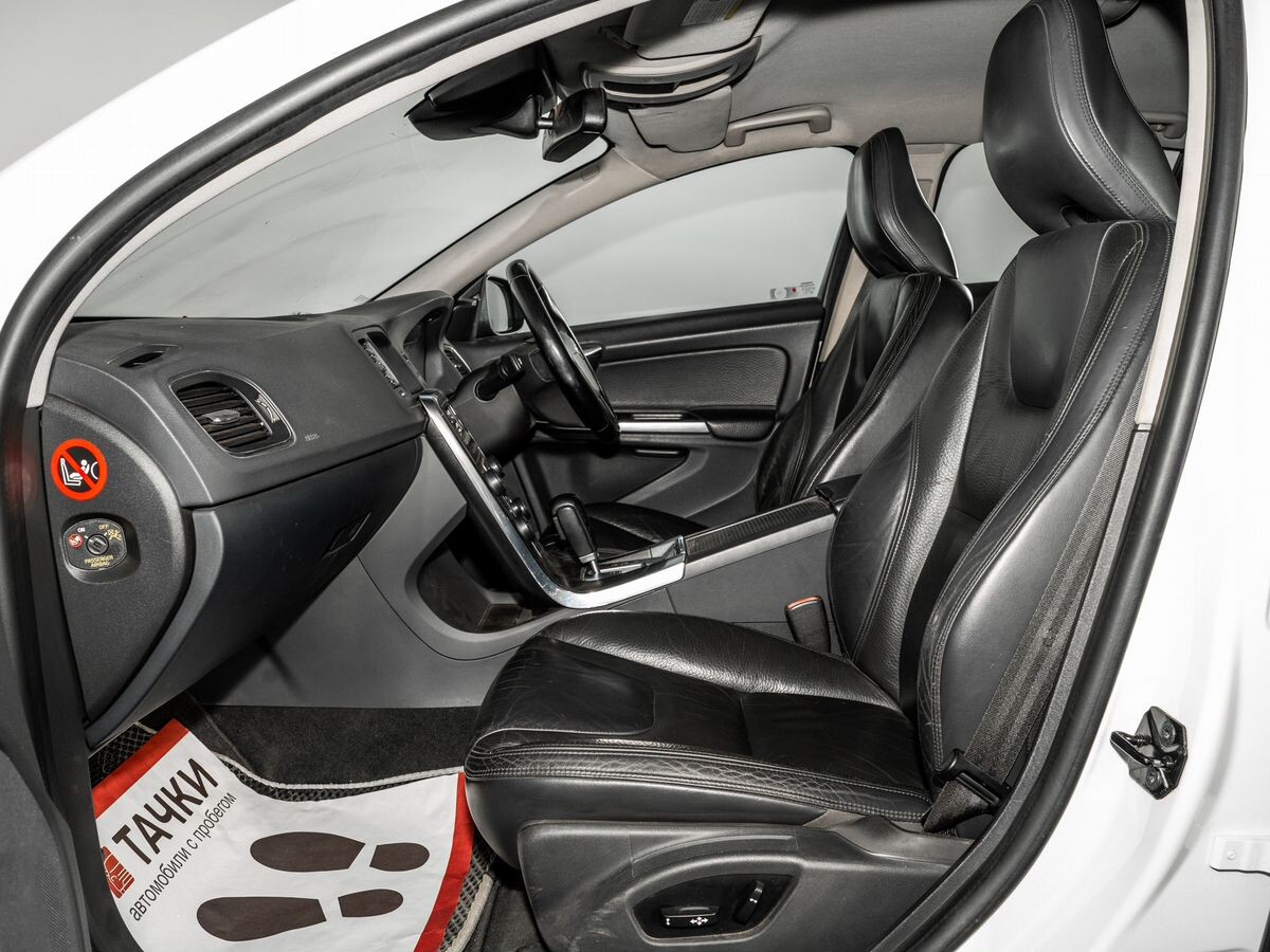Volvo V60 2012 - фото автомобиля