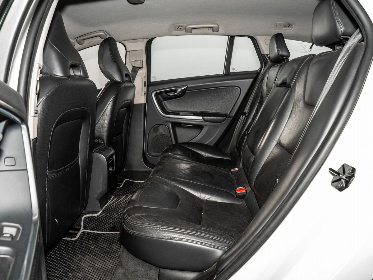 Volvo V60 2012 - фото автомобиля