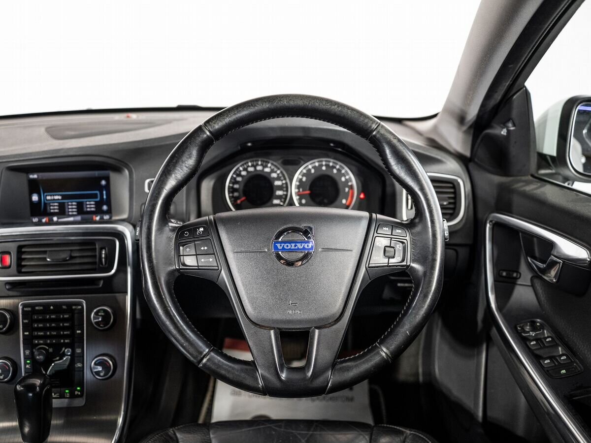 Volvo V60 2012 - фото автомобиля