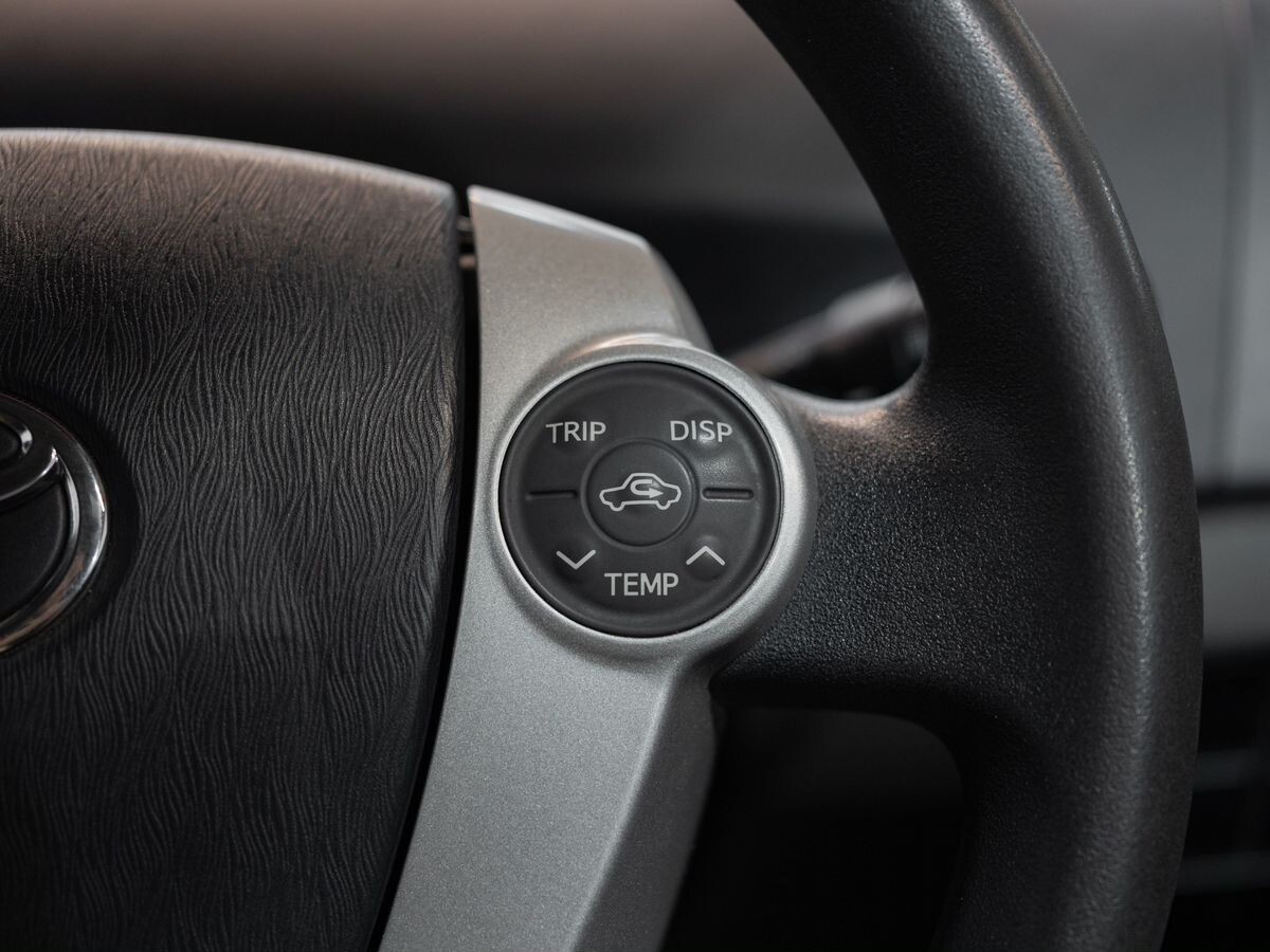 Toyota Prius 2011 - фото автомобиля