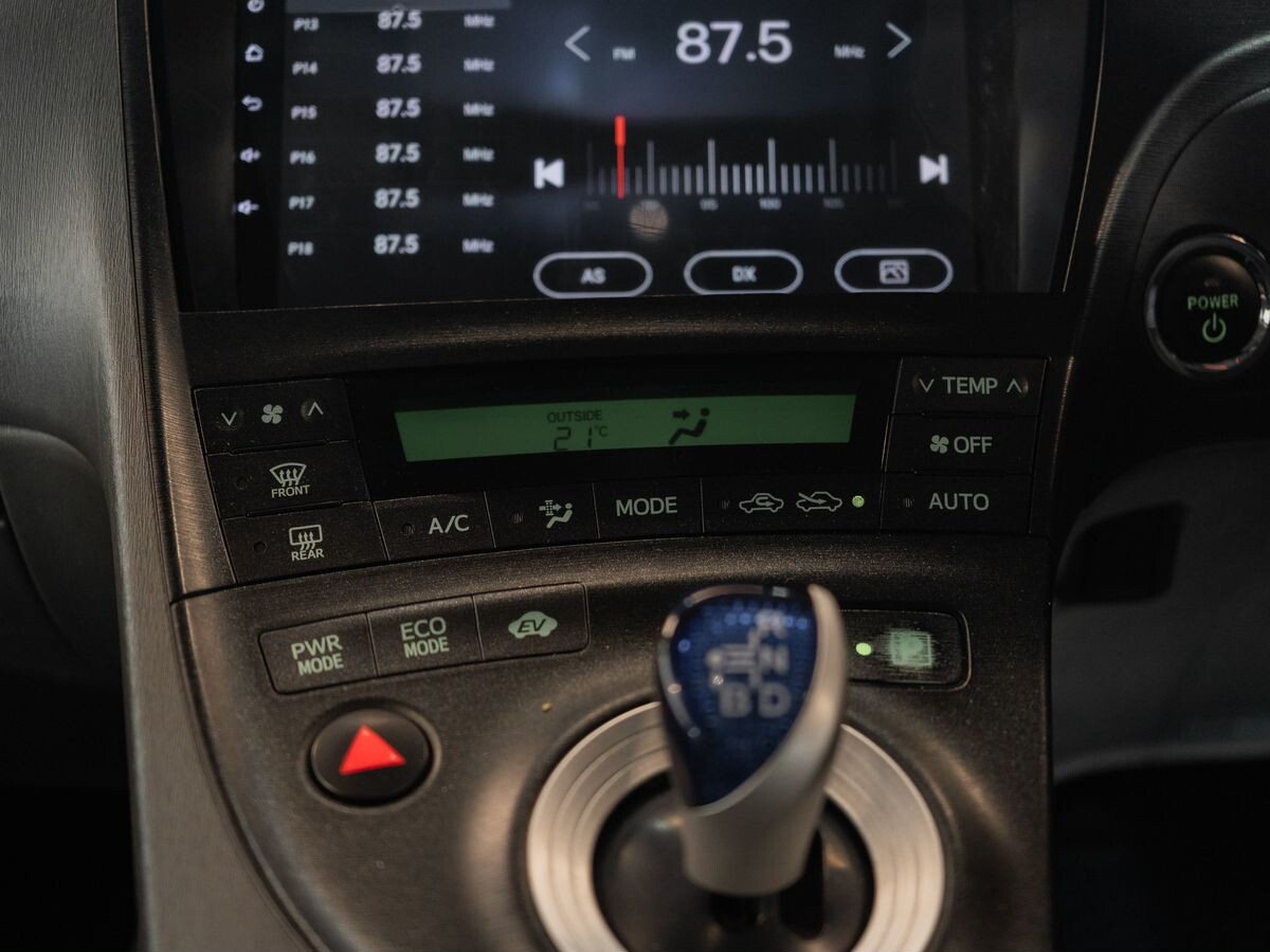 Toyota Prius 2011 - фото автомобиля