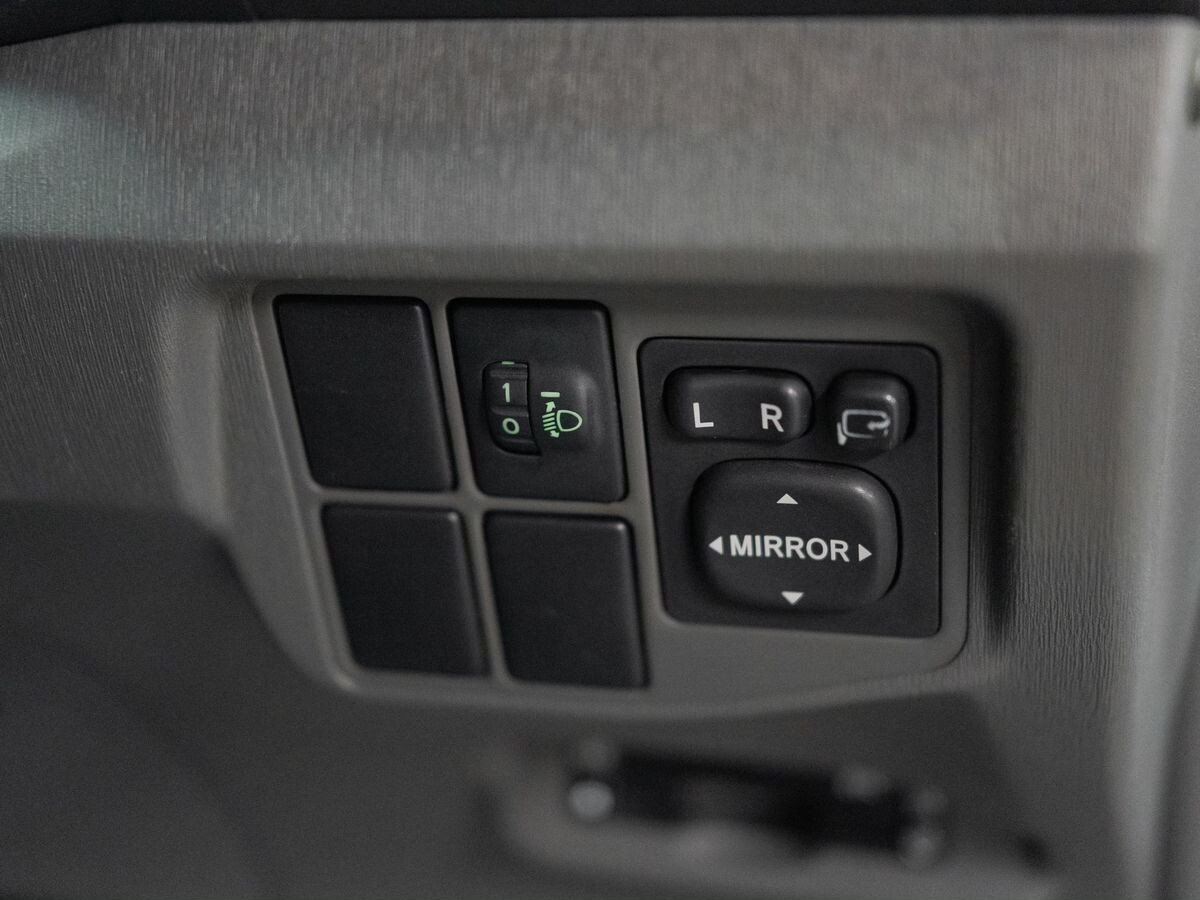 Toyota Prius 2011 - фото автомобиля
