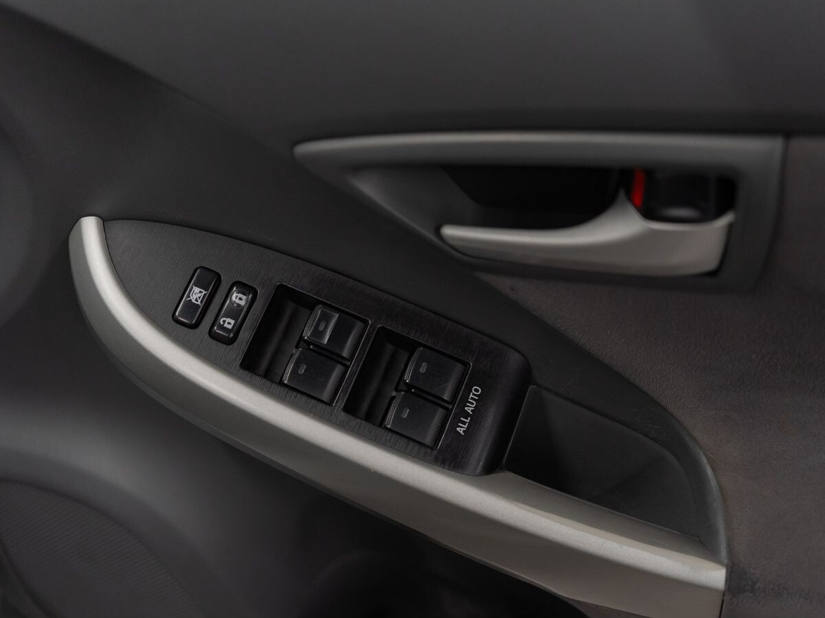 Toyota Prius 2011 - фото автомобиля