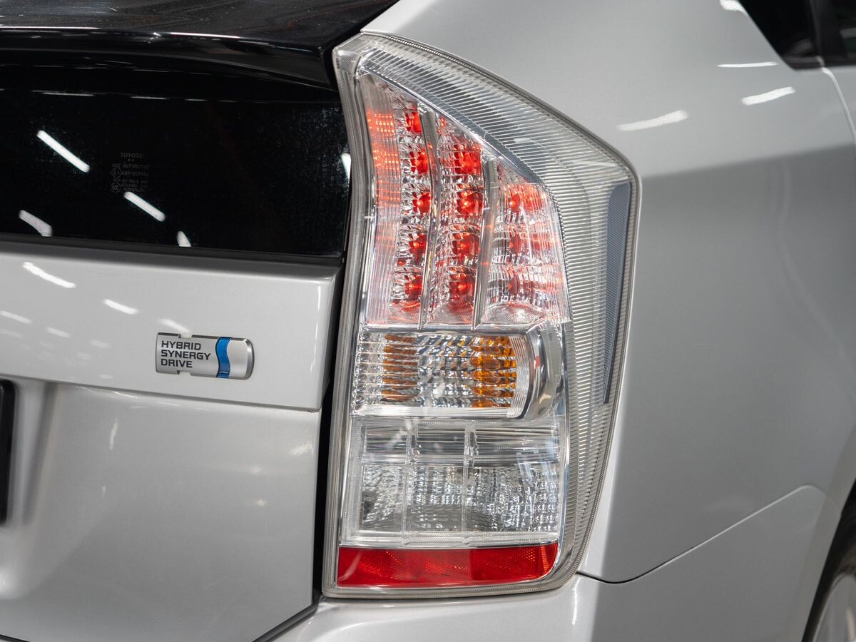 Toyota Prius 2011 - фото автомобиля