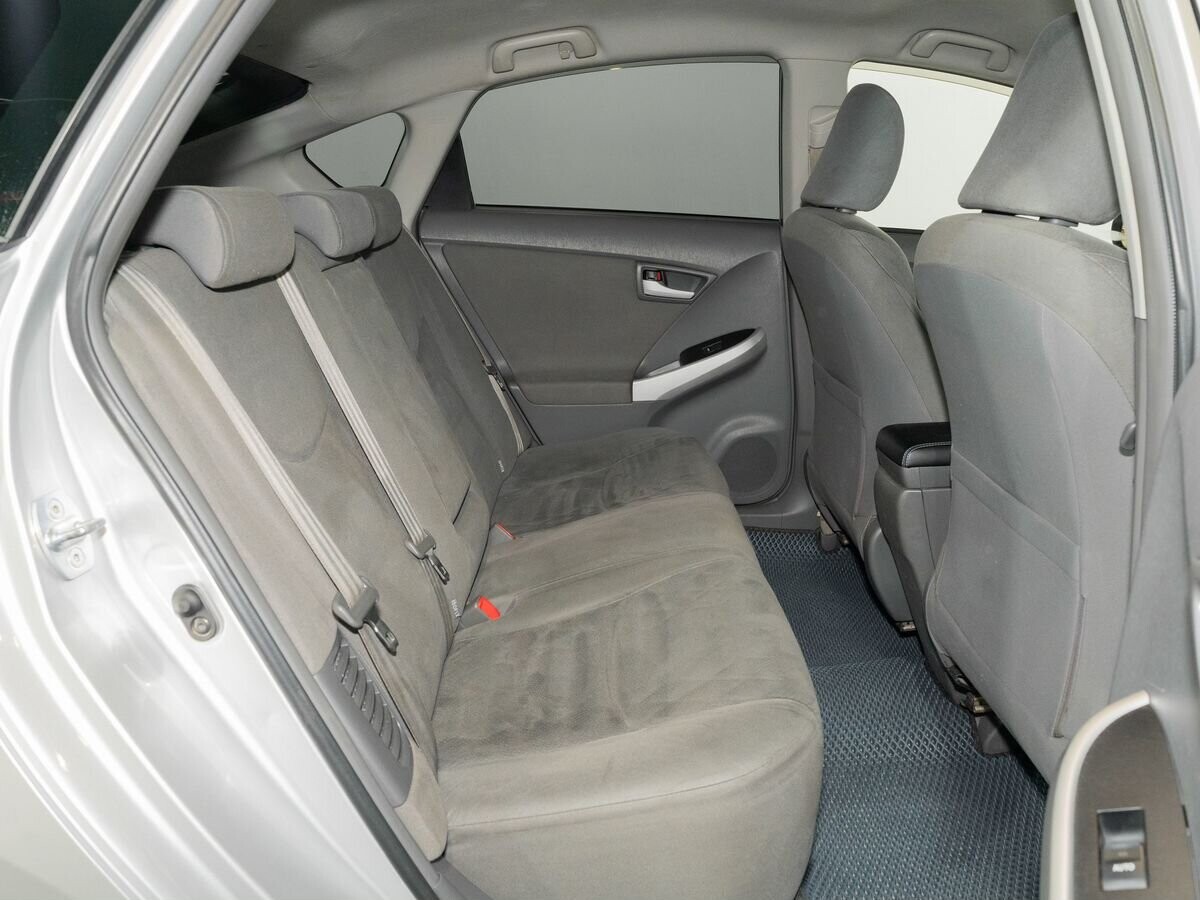 Toyota Prius 2011 - фото автомобиля