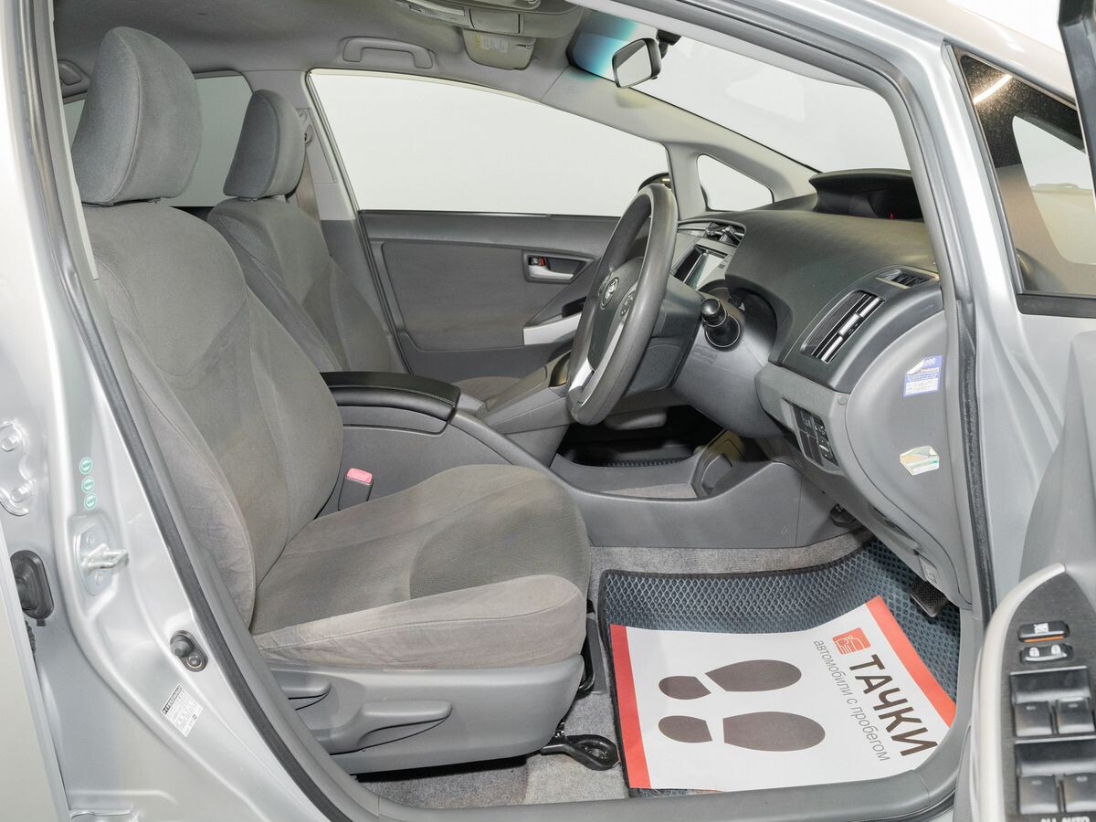 Toyota Prius 2011 - фото автомобиля