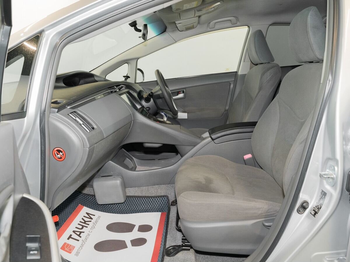Toyota Prius 2011 - фото автомобиля