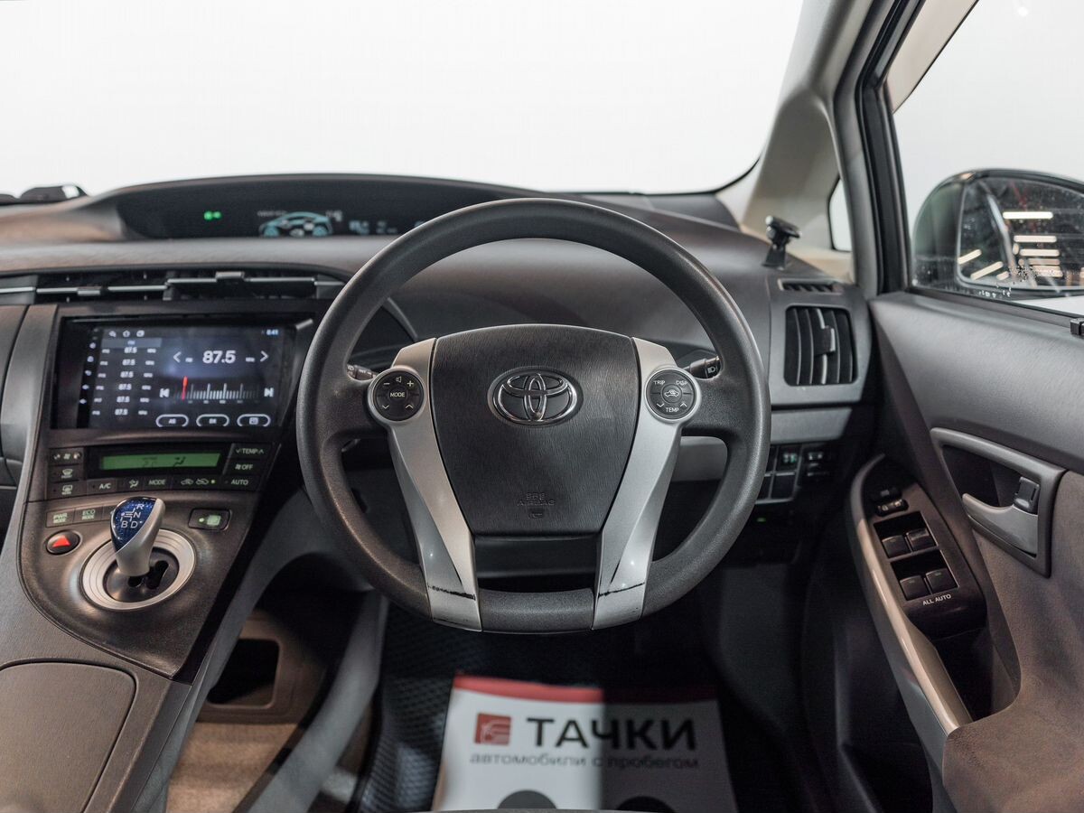 Toyota Prius 2011 - фото автомобиля