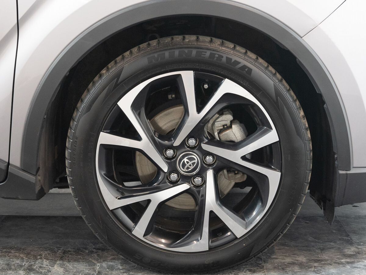 Toyota C-HR 2018 - фото автомобиля
