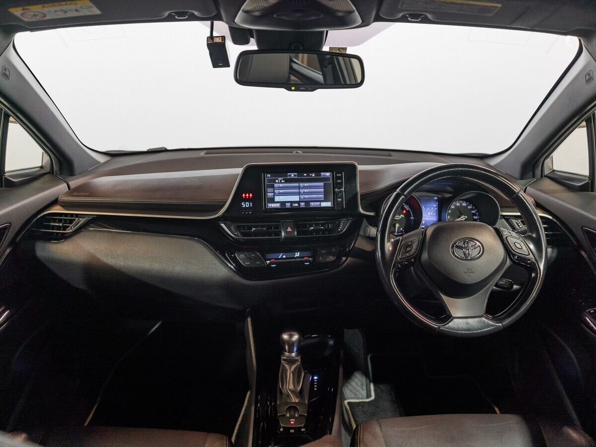 Toyota C-HR 2018 - фото автомобиля
