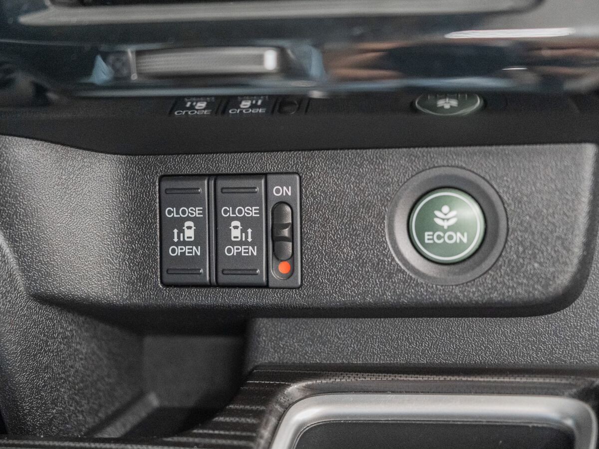 Honda Stepwgn 2017 - фото автомобиля