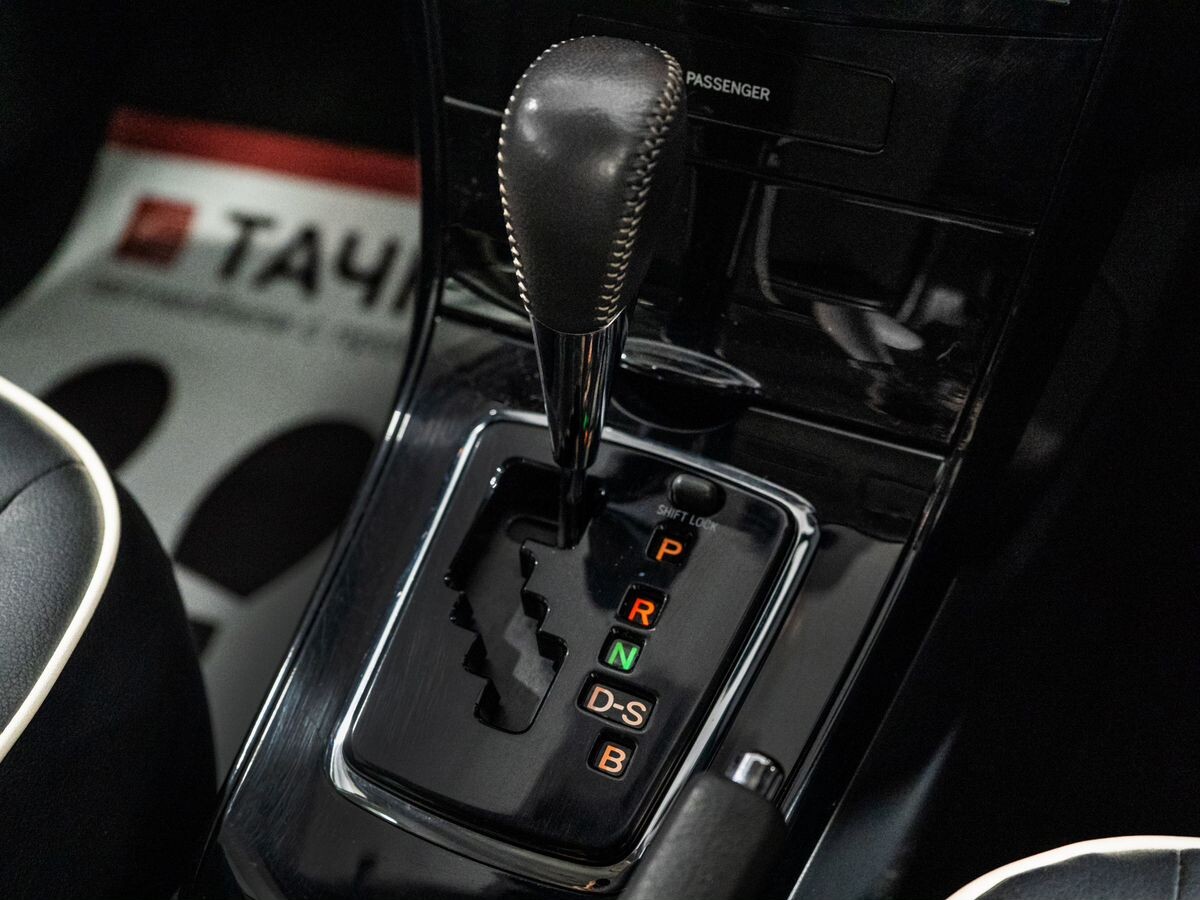 Toyota Corolla Fielder 2010 - фото автомобиля